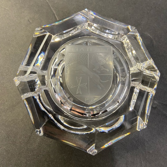 Vintage Crystal Faceted Ashtray VIGILATE Heraldic Emblem (Knights Of Malta) - Picture 10 of 15